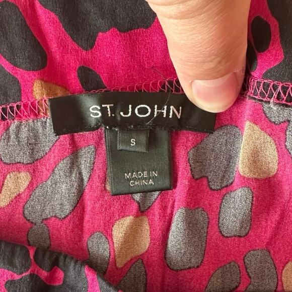 St. John Women’s Leopard Print Top Size S Raspberry Black Brown Stretch Silk - Picture 5 of 7